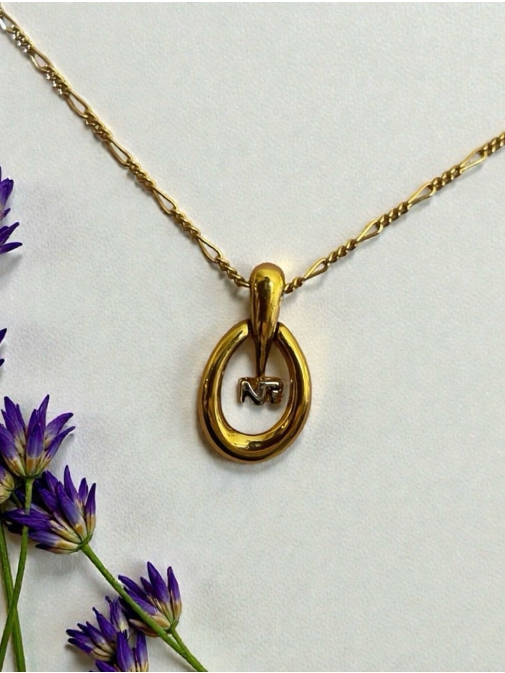 Nina Ricci Gold Plated Pendant Necklace EUC